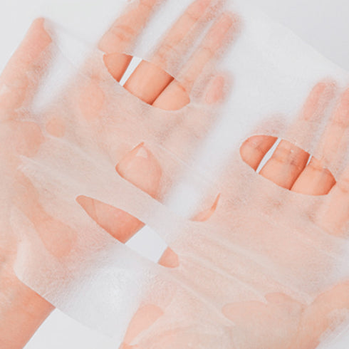 Bucurați-vă de beneficiile anti-îmbătrânire ale măștii faciale WRINKLE COLLAGEN FACIAL MASK de la DERMA MAISON. Acest produs esențial de frumusețe este realizat cu măiestrie cu o formulă puternică de colagen, prezentată pe un fundal violet vibrant, indicând proprietățile sale regenerative. Perfectă pentru diminuarea aspectului ridurilor, această mască hidratează și întărește, lăsând pielea revitalizată și netedă